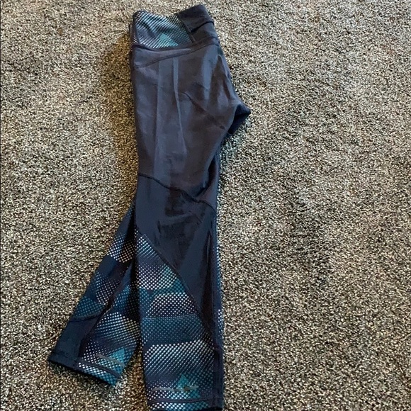 Athleta patterned leggings with mesh - Picture 3 of 4